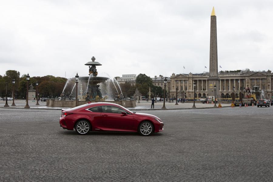  Lexus RC300h 2018 года  (WW) (фото 9 из 139)